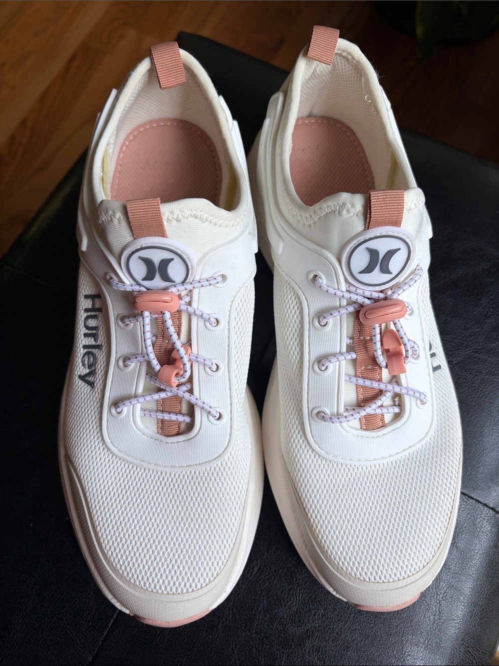 Hurley Roscana Women's Bungee Slip-on Sneakers with Blush Accents. Size: 7.5